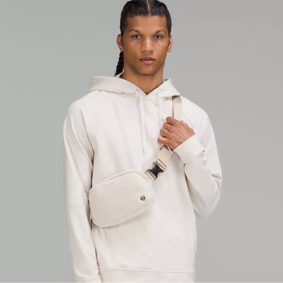 🤍 Ivory / Trench Everywhere Fleece Belt Bag 🤍 - Picture 9 of 14